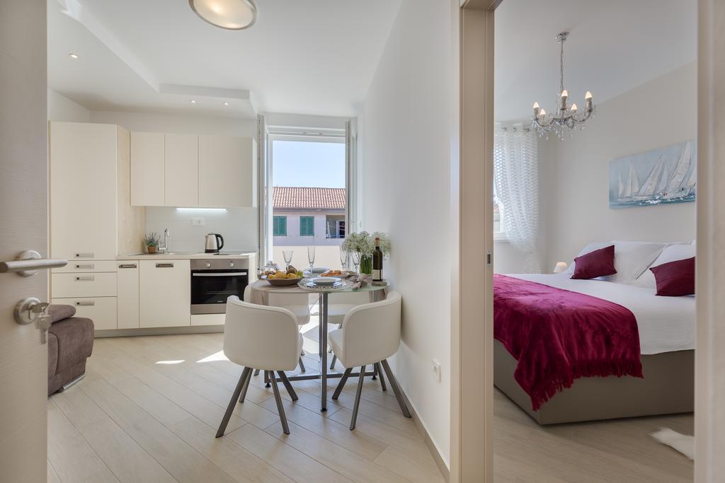 Central Boutique Apartments With Balconies, In Walking Distance To The Sea Задар Екстер'єр фото
